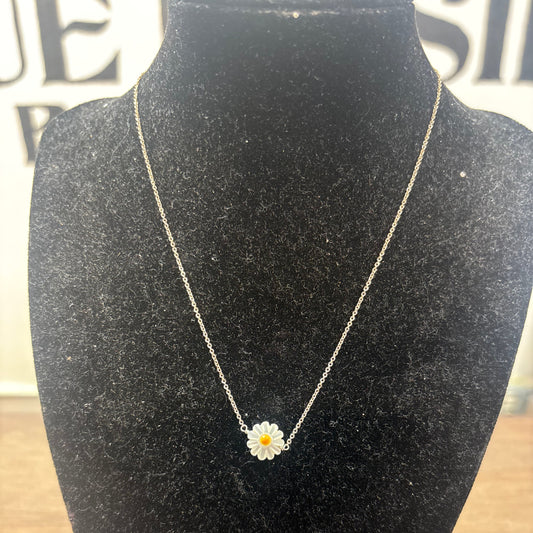 Bora Silver Daisy Necklace
